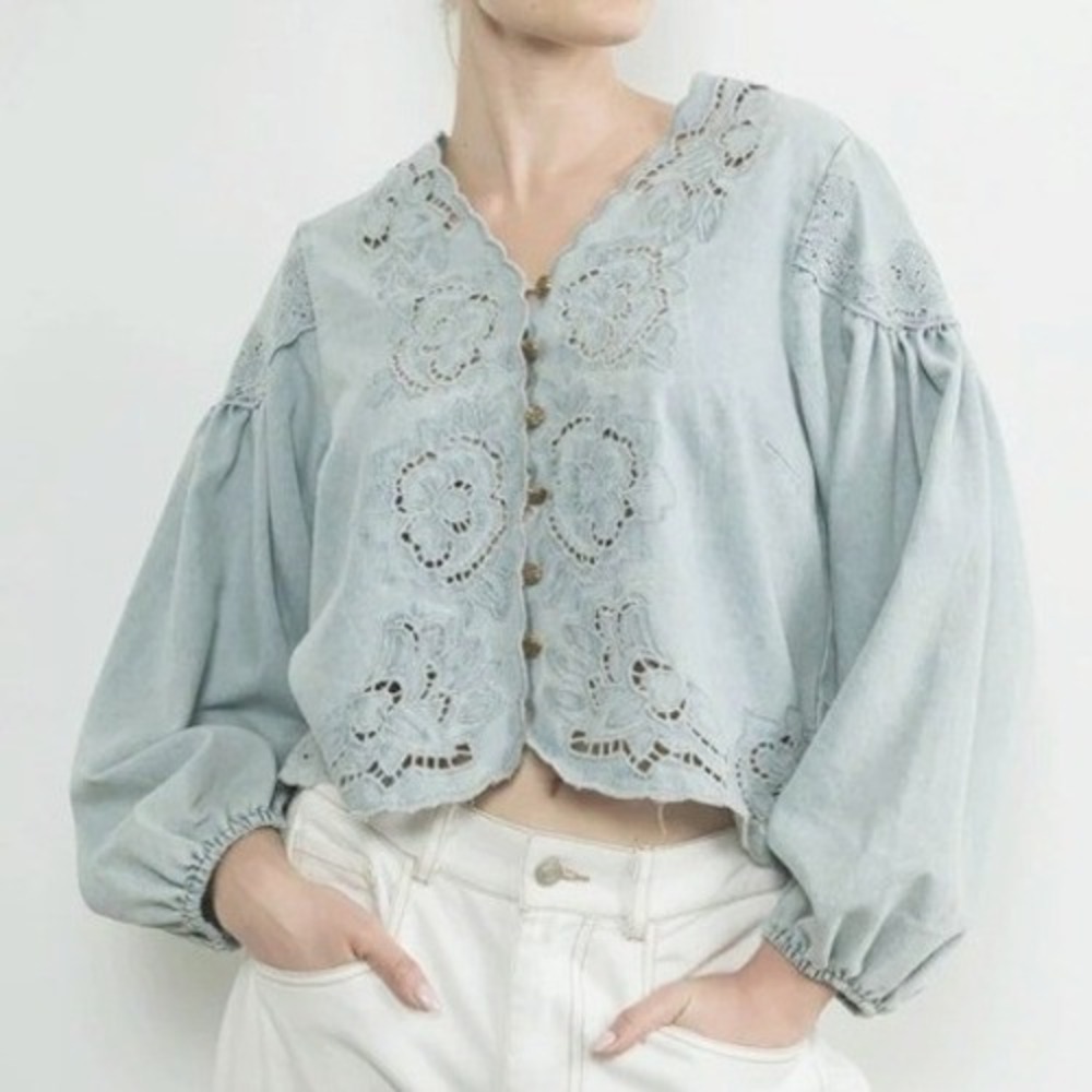Aaron & Amber Floral Eyelet Embroidered Denim Blouse Sz Small Rose Button Boho